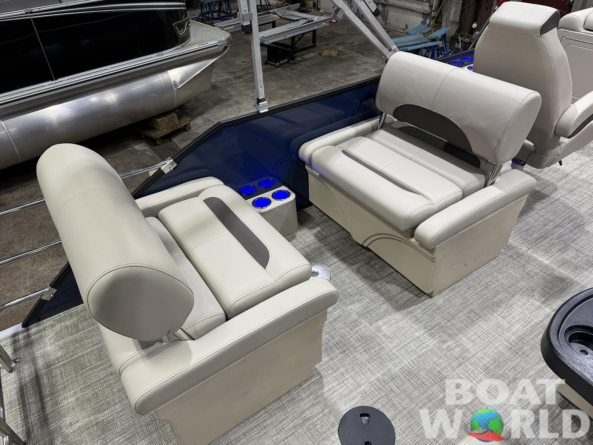 2026 Bentley Pontoons Legacy 220 QSB Swingback 