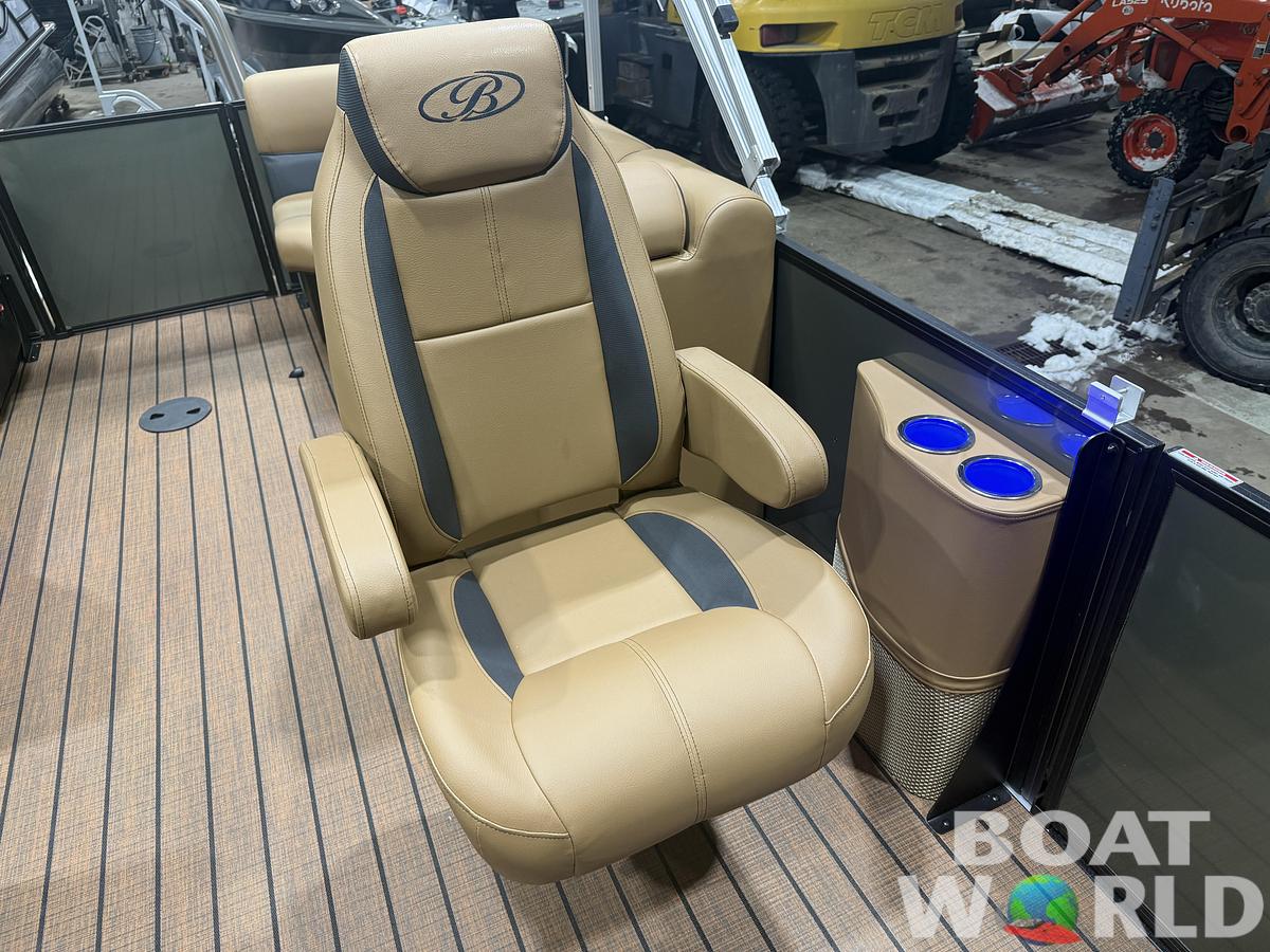 2026 Bentley Pontoons Legacy 220 Navigator DL Quad Lounge 