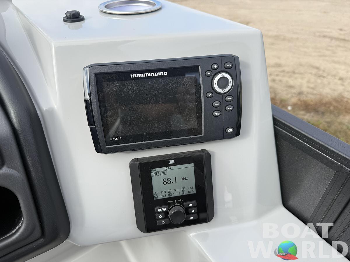 2026 Bentley Pontoons Legacy 223 QSB Swingback Tritoon 