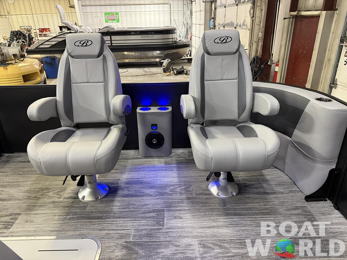 2025 Bentley Pontoons Legacy 223 Navigator Quad Lounge Tritoon & Honda 4-Stroke EFI
