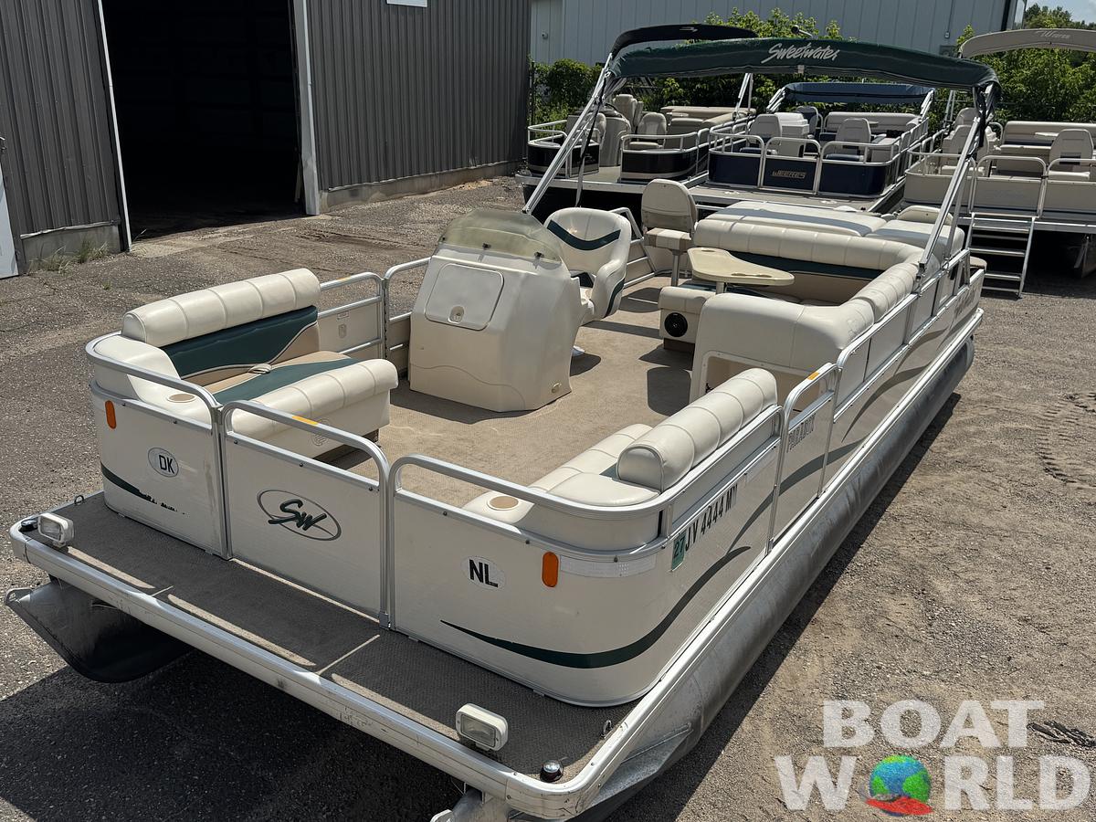 Used 2004 Sweetwater 2222 DF Pontoon WITH SEA LEGS
