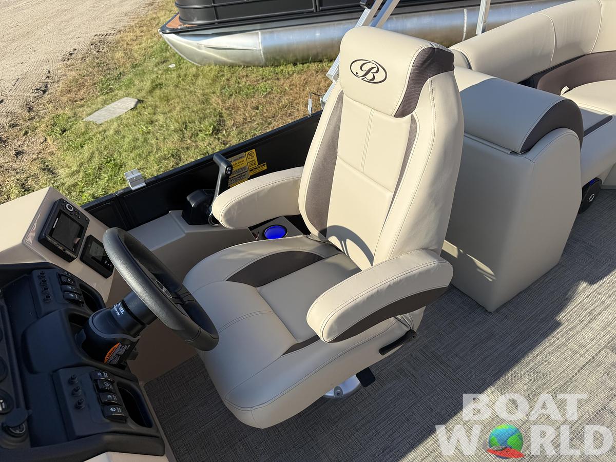 2026 Bentley Pontoons Legacy 223 Navigator DL Quad Lounge Tritoon & Honda 4-Stroke EFI
