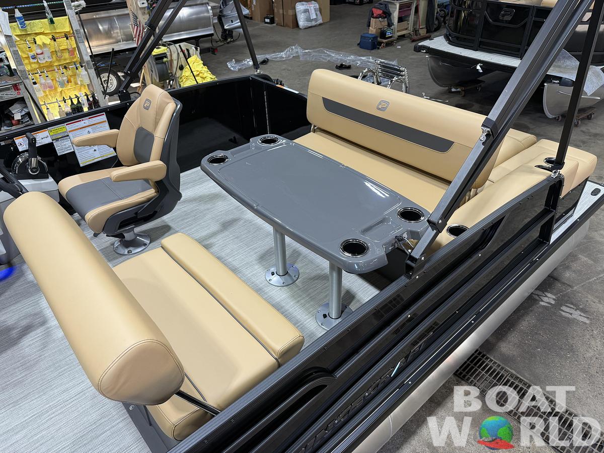 2027 Princecraft Vectra 23 RL Dinette Swingback $36,995