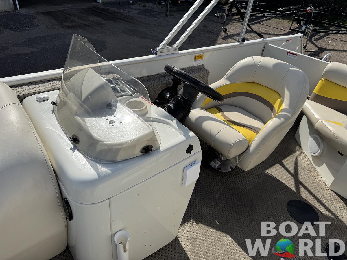 Used 2007 Lowe Suncruiser Tahiti 224 Deck Boat