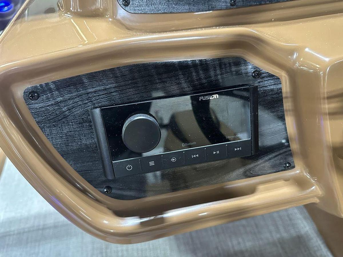 2025 Tahoe Pontoons LTZ 2385 Elite Cruise Windshield Tritoon & Honda 4-Stroke EFI