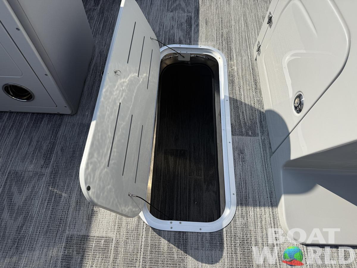 2026 Bentley Pontoons Legacy 223 Swingback Tritoon & Honda 4-Stroke EFI