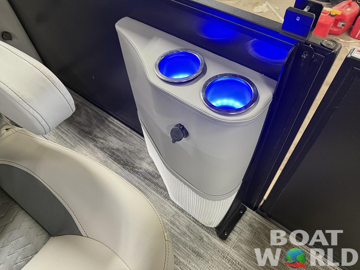 2026 Bentley Pontoons Elite 223 Swingback Tritoon