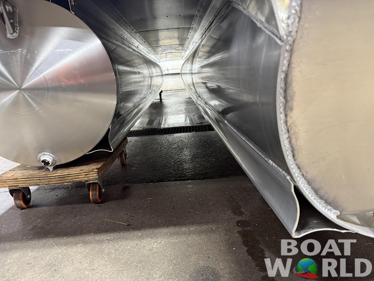 2026 Tahoe Sport 2385 Swingback (VRB) Tritoon 