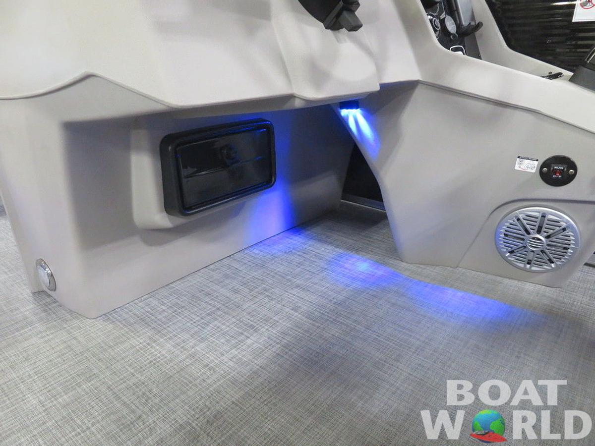 2025 Princecraft Vectra 21 RL Swingback Dinette Pontoon & Mercury 4-Stroke EFI