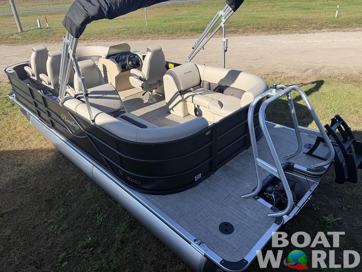 2026 Bentley Pontoons Legacy 220 Navigator DL Quad Lounge