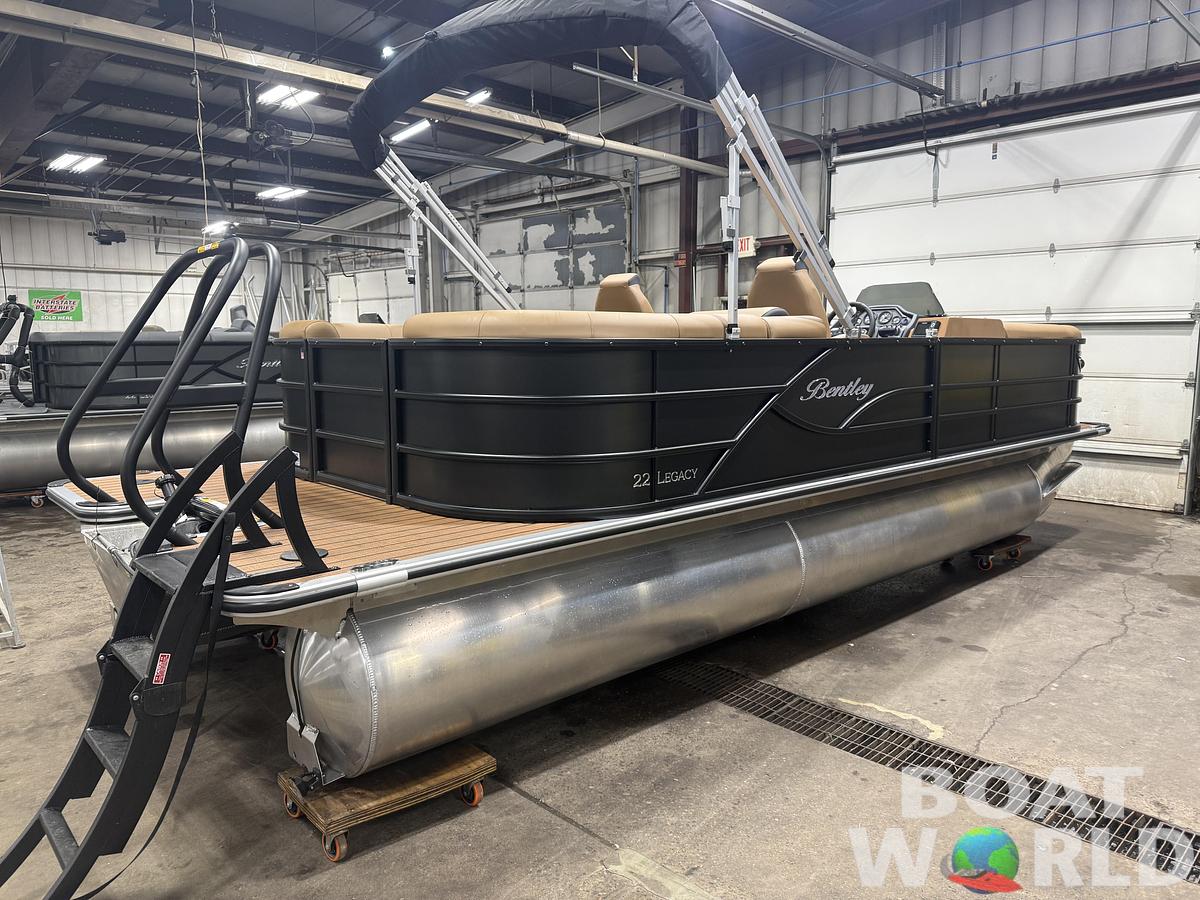 2026 Bentley Pontoons Legacy 220 Navigator Quad Lounge