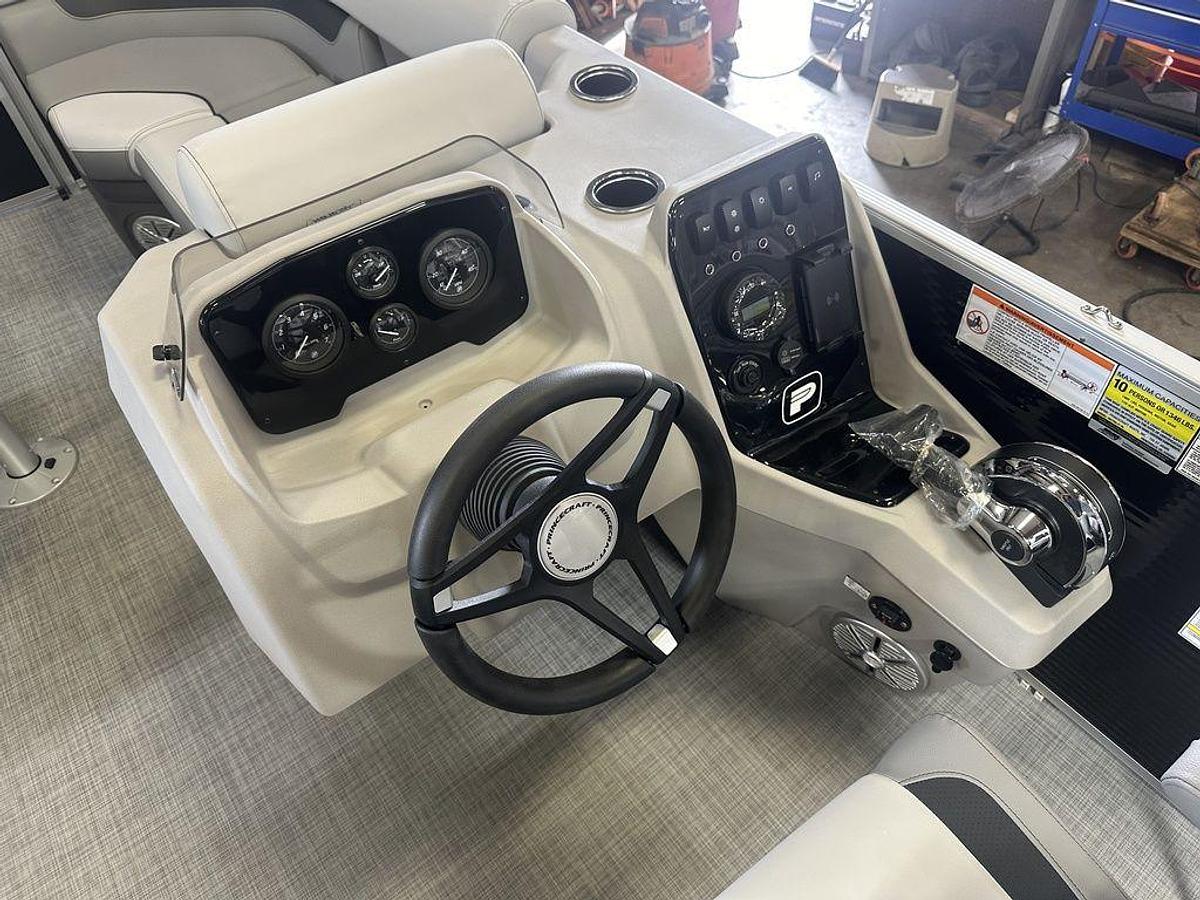 2025 Princecraft Vectra 21 RL Swingback Lounge Pontoon & Mercury 4-Stroke EFI