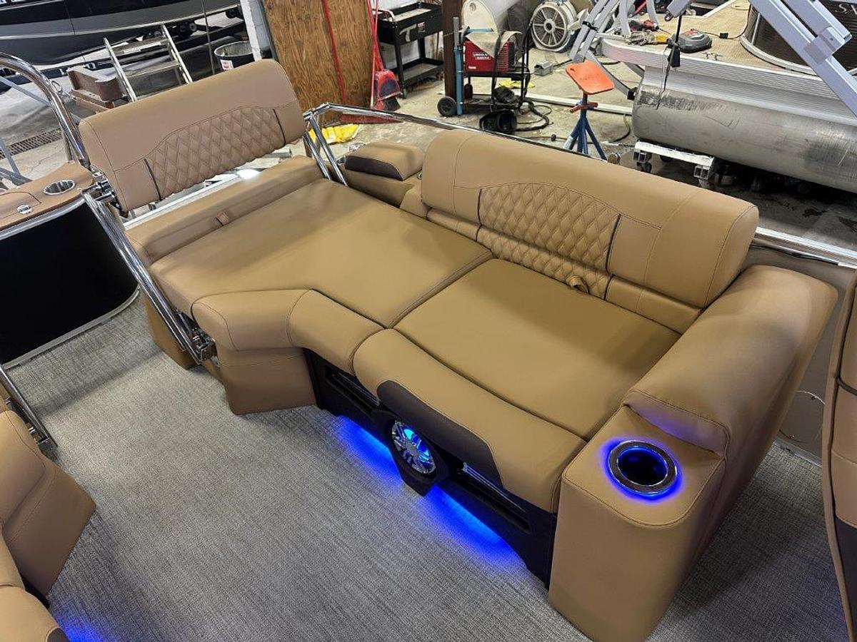 2025 Tahoe Pontoons Cascade 2385 Quad Lounge Shift SS Tritoon & Honda 4-Stroke EFI