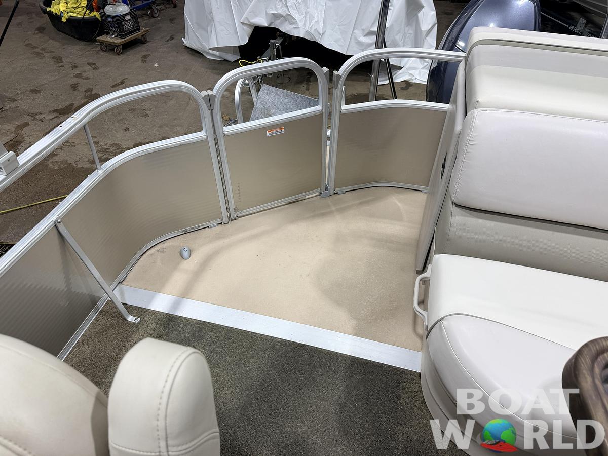 Used 2014 Bennington 21 SLX & 90HP Yamaha 4Stroke -$19,995