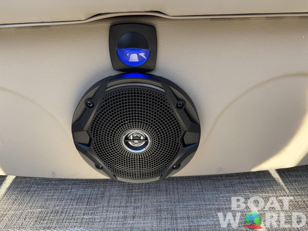 2026 Bentley Pontoons Legacy 220 Navigator DL Quad Lounge