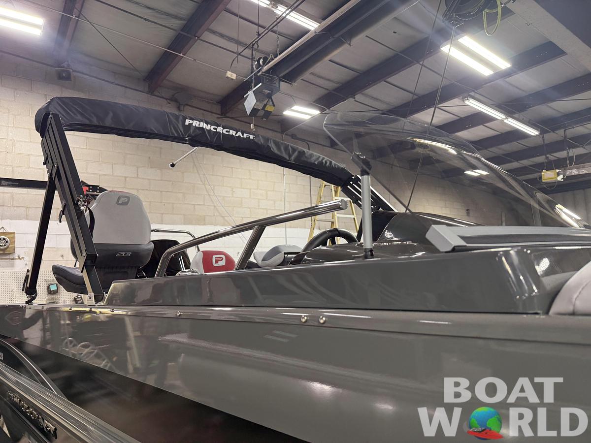 2024 Princecraft Ventura 224 Deckboat 