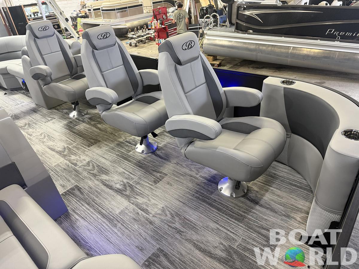 2026 Bentley Pontoons Legacy 220 Navigator DL Quad Lounge