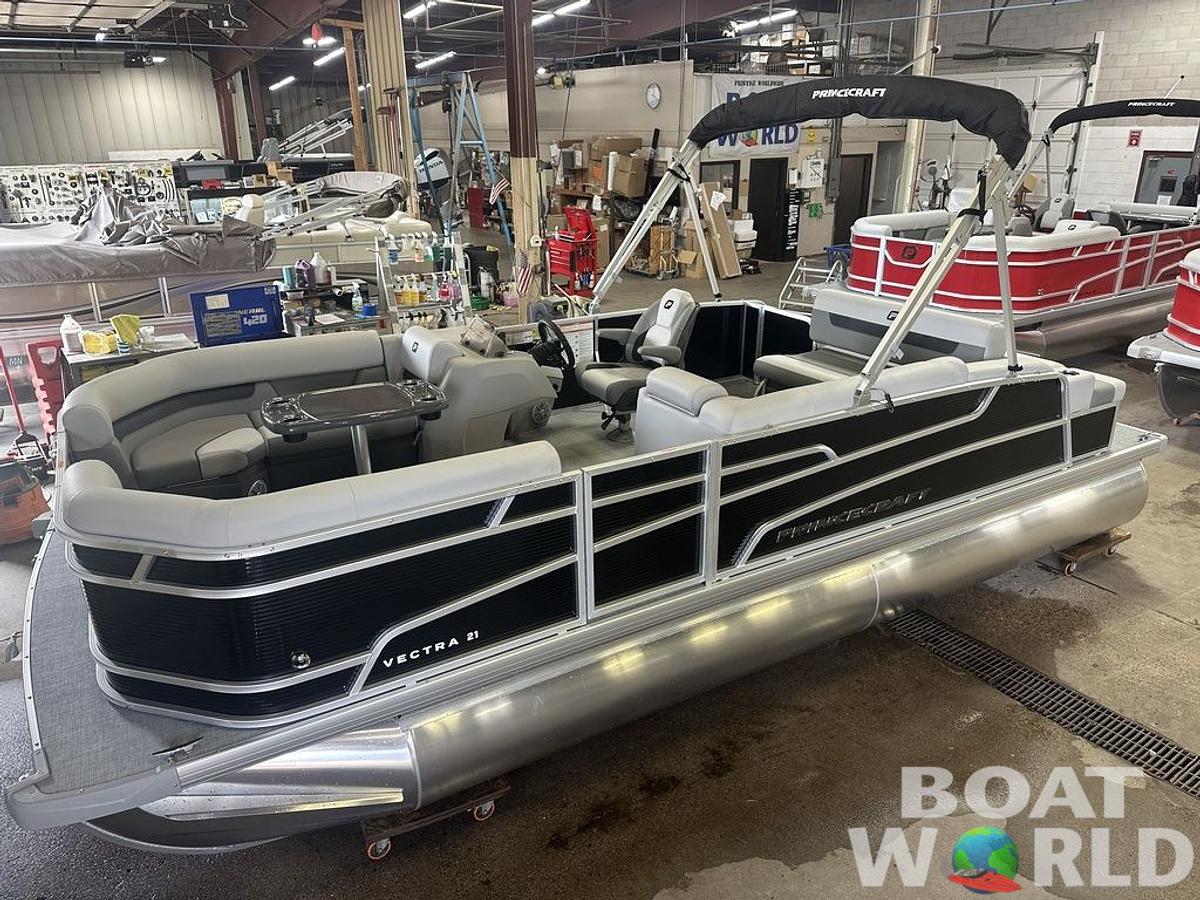 2025 Princecraft Vectra 21 RL Lounge Swingback & Mercury 4-Stroke EFI
