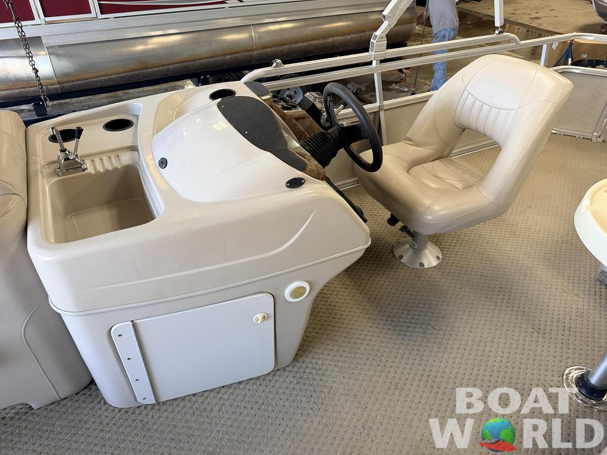 Used 2007 Princecraft  20 Versailles Pontoon & 60HP Mercury 4Stroke - $14,995