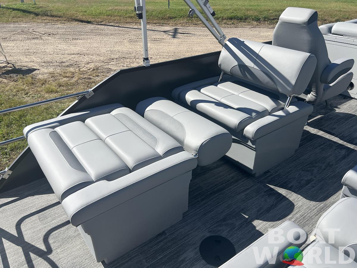 2026 Bentley Pontoons Legacy 220 QSB Swingback