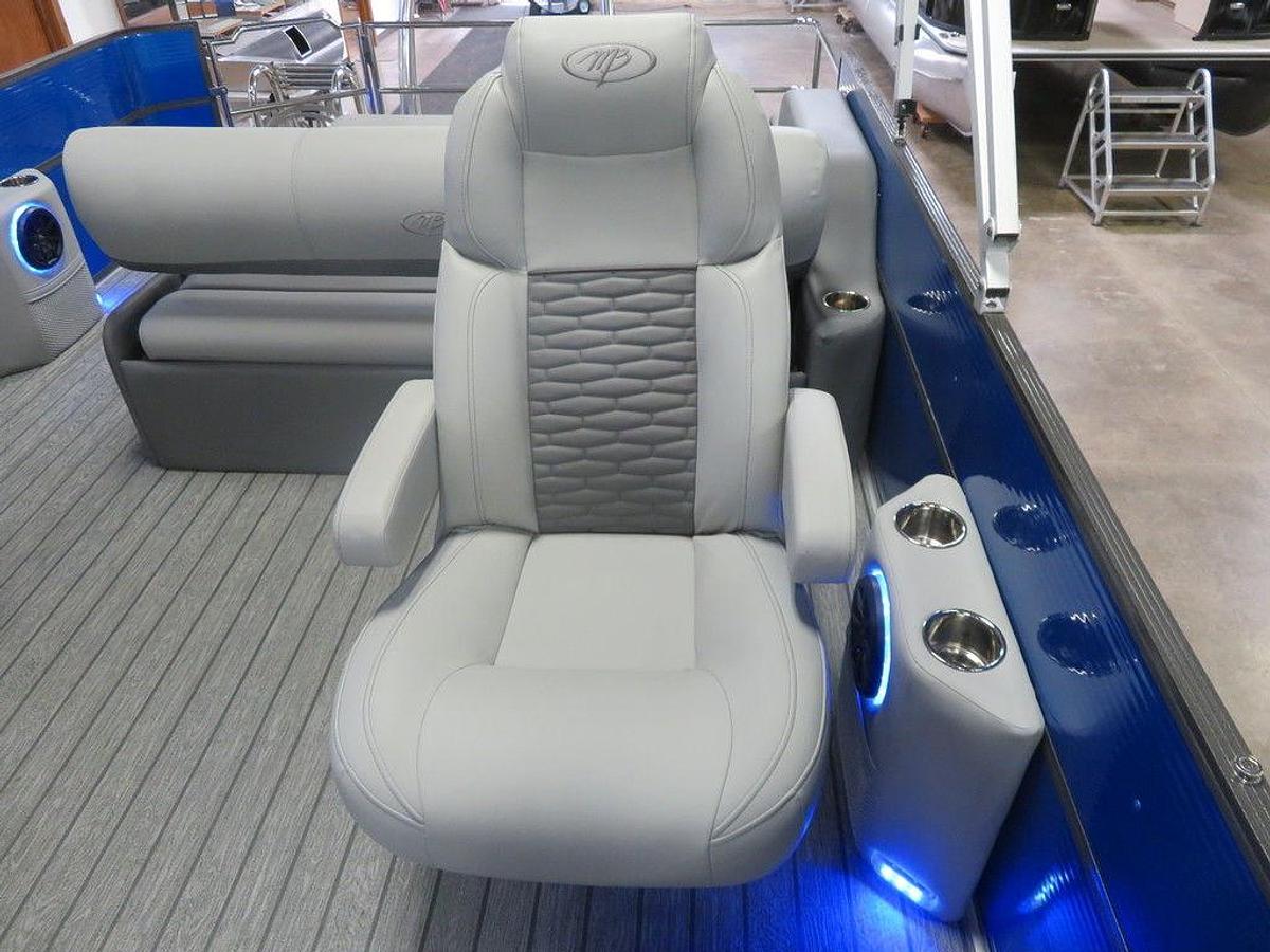 2023 Montego Bay ST8524 Swingback Tritoon Deluxe Pontoon & Honda 200HP 4-Stroke EFI