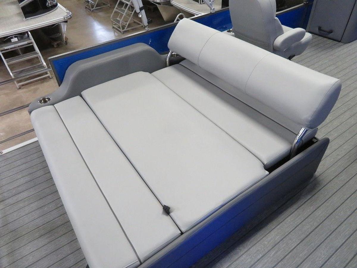 2023 Montego Bay ST8524 Swingback Tritoon Deluxe Pontoon & Honda 200HP 4-Stroke EFI