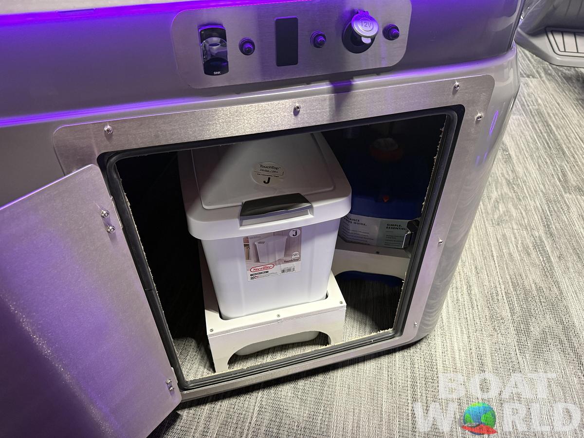 2026 Tahoe Pontoons Cascade 2385 Elite Windshield Tritoon