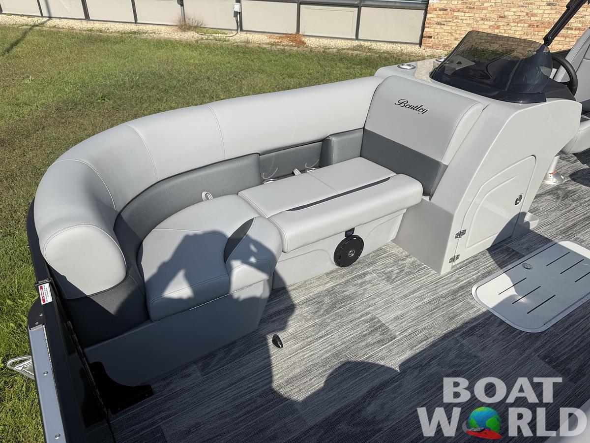 2026 Bentley Pontoons Legacy 223 Swingback Tritoon & Honda 4-Stroke EFI