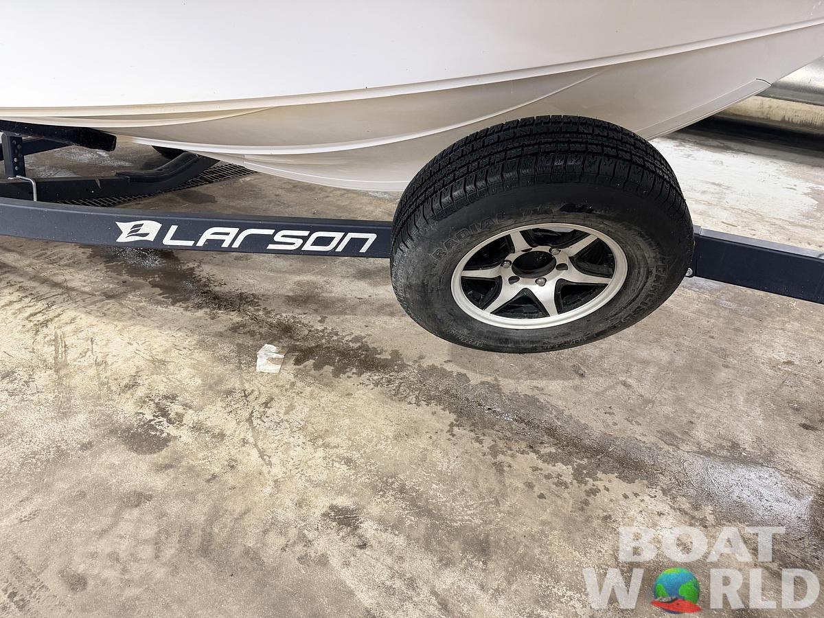 Used 2016 Larson FX 1850 DC Fiberglass Fishing Boat