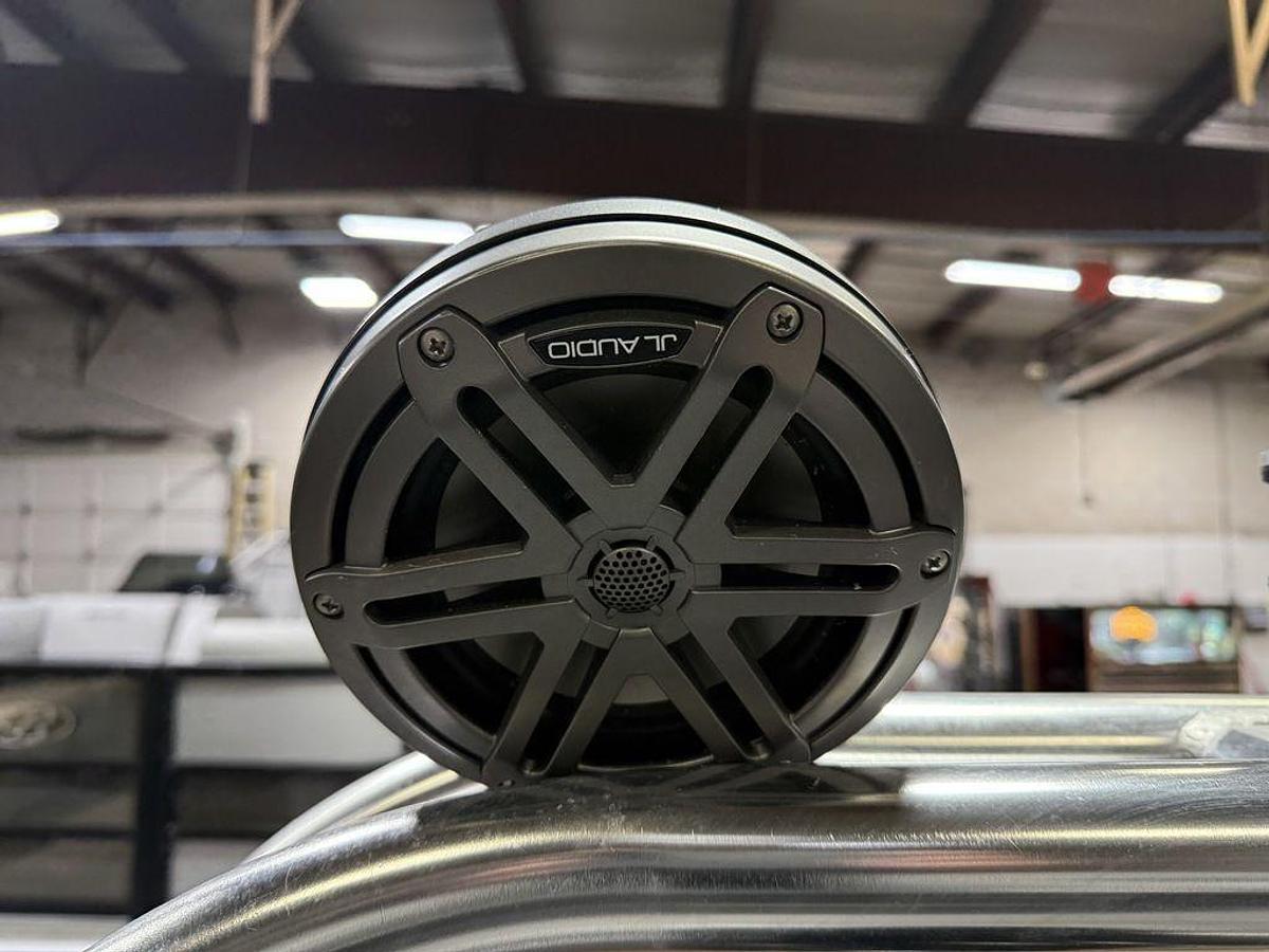 Used 2020 Bentley Pontoons Legacy 223 Navigator Quad Lounge Tritoon & Suzuki 140HP 4-Stroke EFI