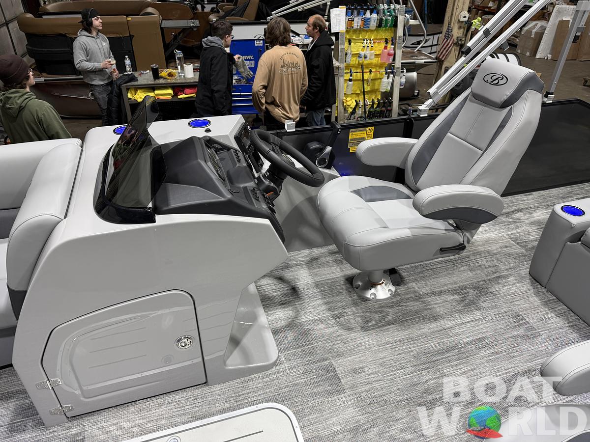 2026 Bentley Pontoons Legacy 223 Swingback Tritoon 