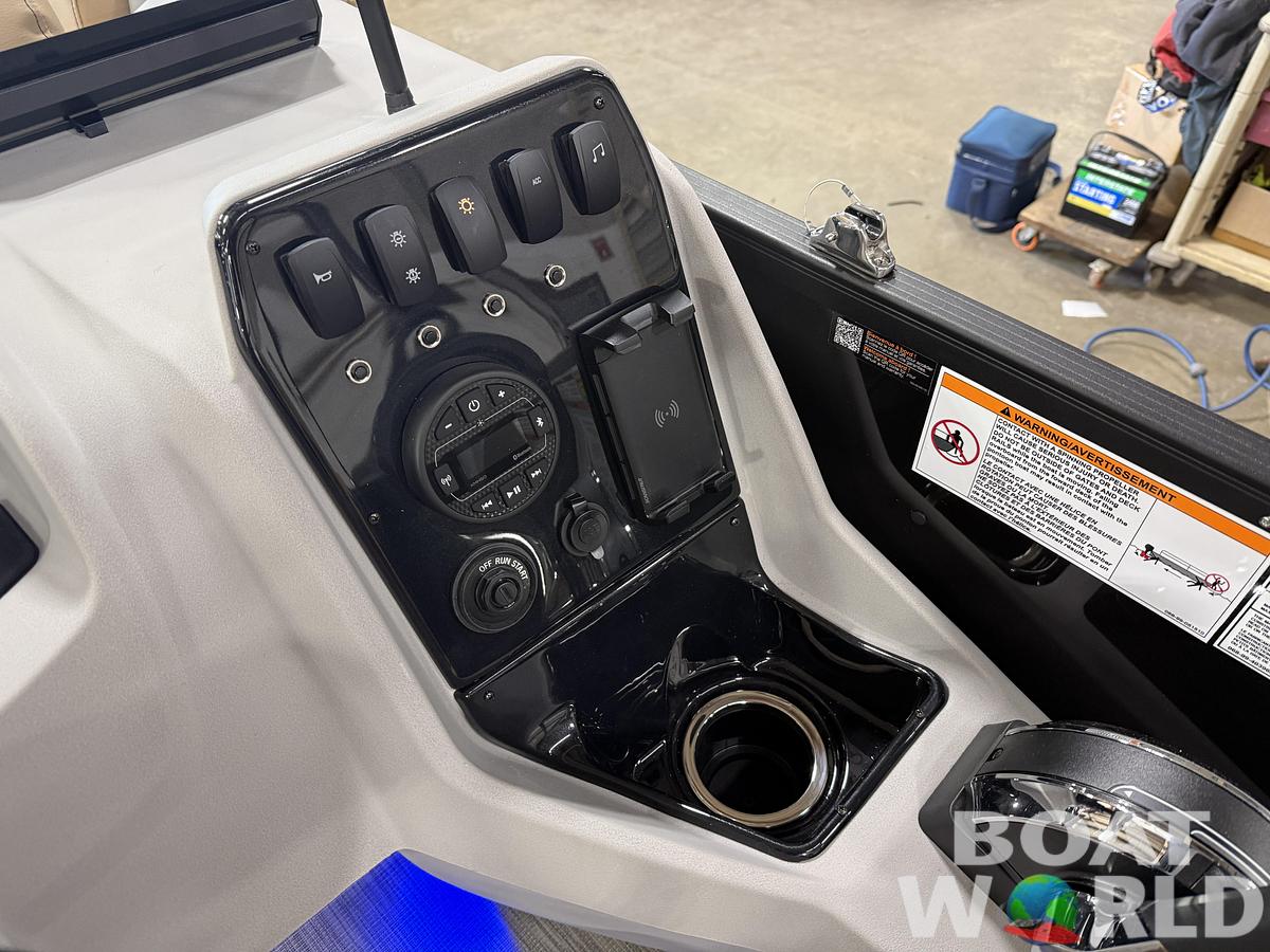 2027 Princecraft Vectra 23 RL SS Swingback Pontoon $36995