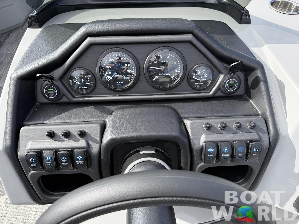 2026 Bentley Pontoons Legacy 220 Swingback 