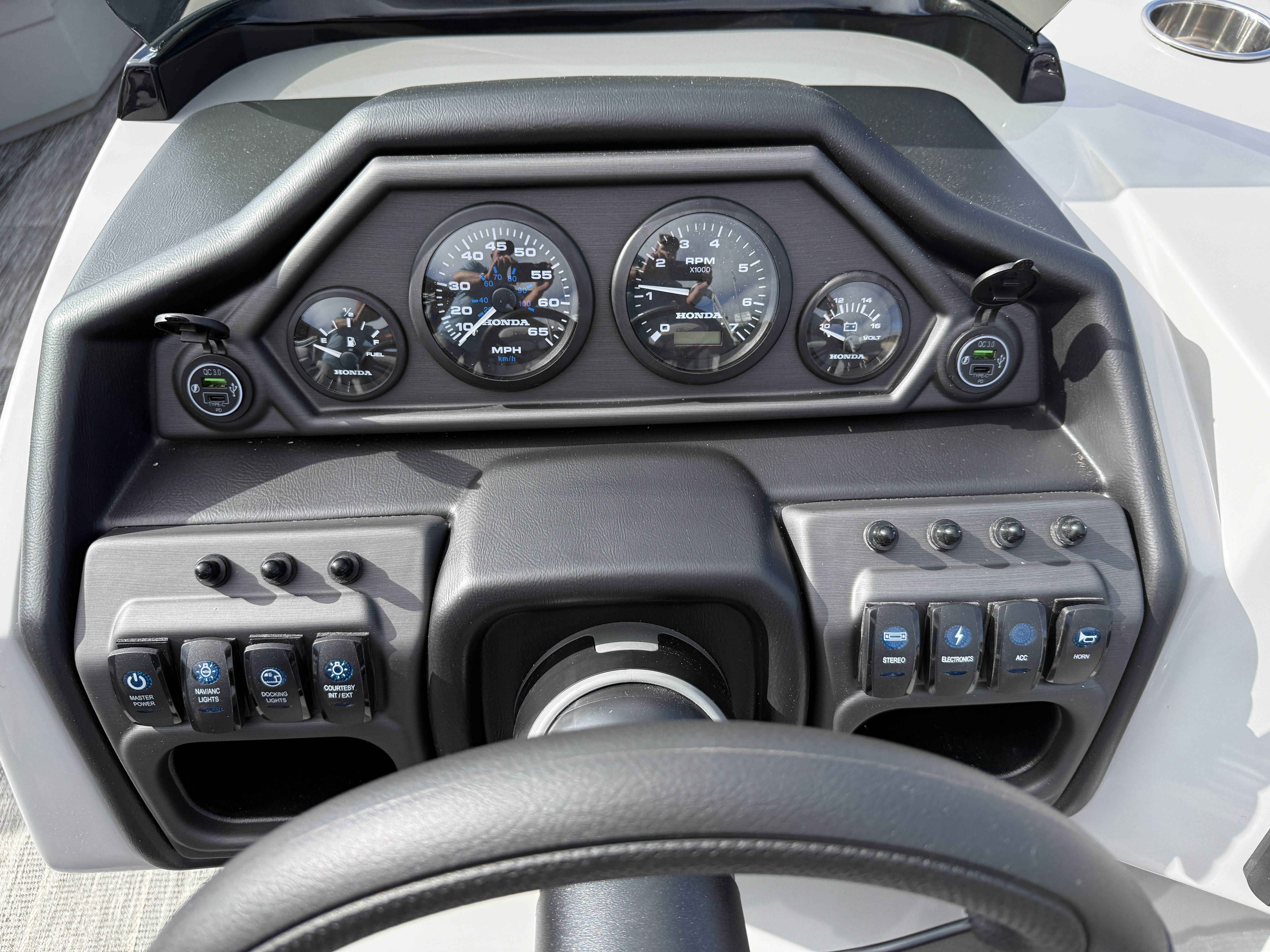 2026 Bentley Pontoons Legacy 220 Swingback 