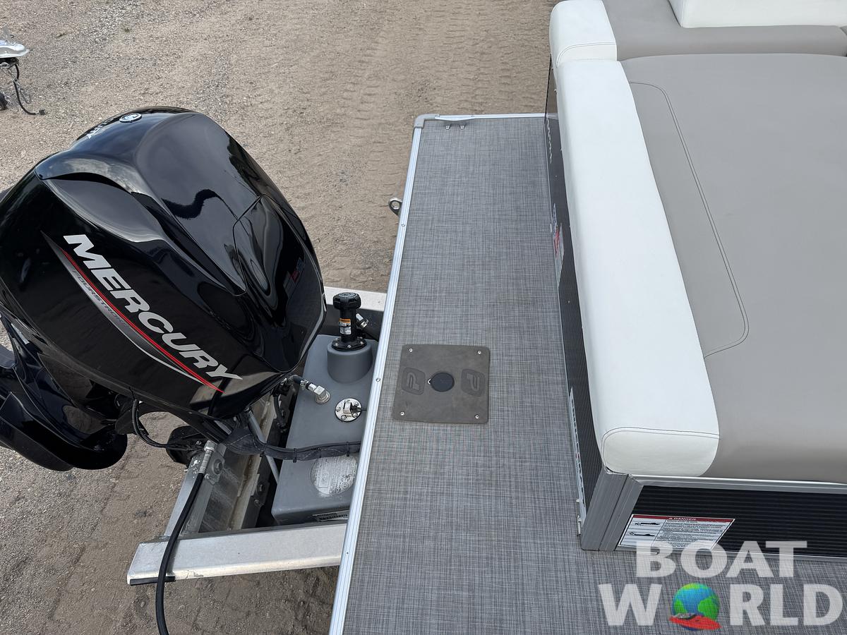 Used 2024 Princecraft Vectra 21 RL Dinette Swingback Pontoon