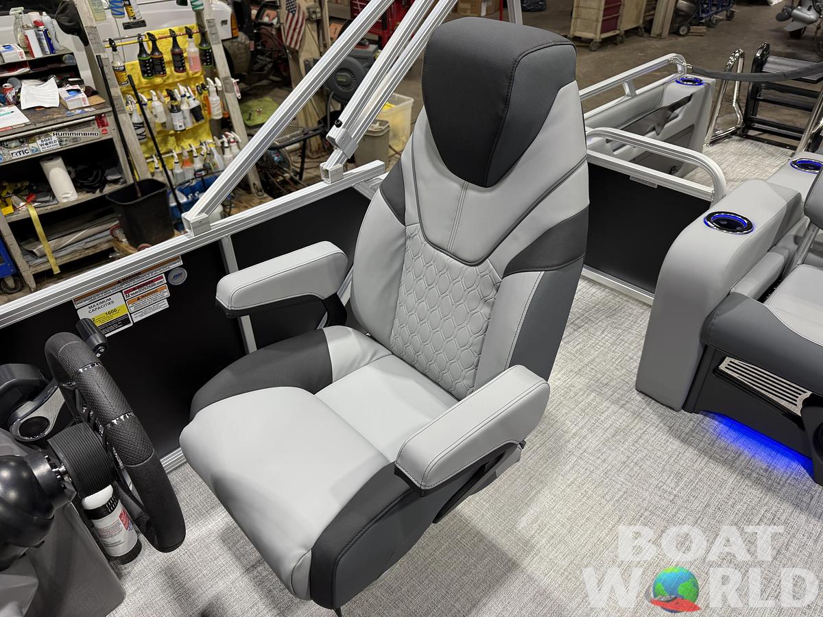 2026 Tahoe Pontoons LTZ 2385 Swingback (VRB) Windshield Tritoon