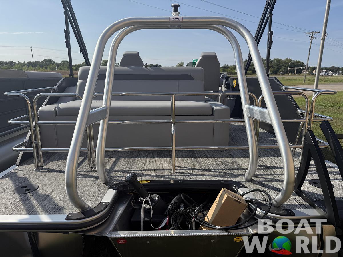 2026 Bentley Pontoons Legacy 223 Swingback Tritoon & Honda 4-Stroke EFI