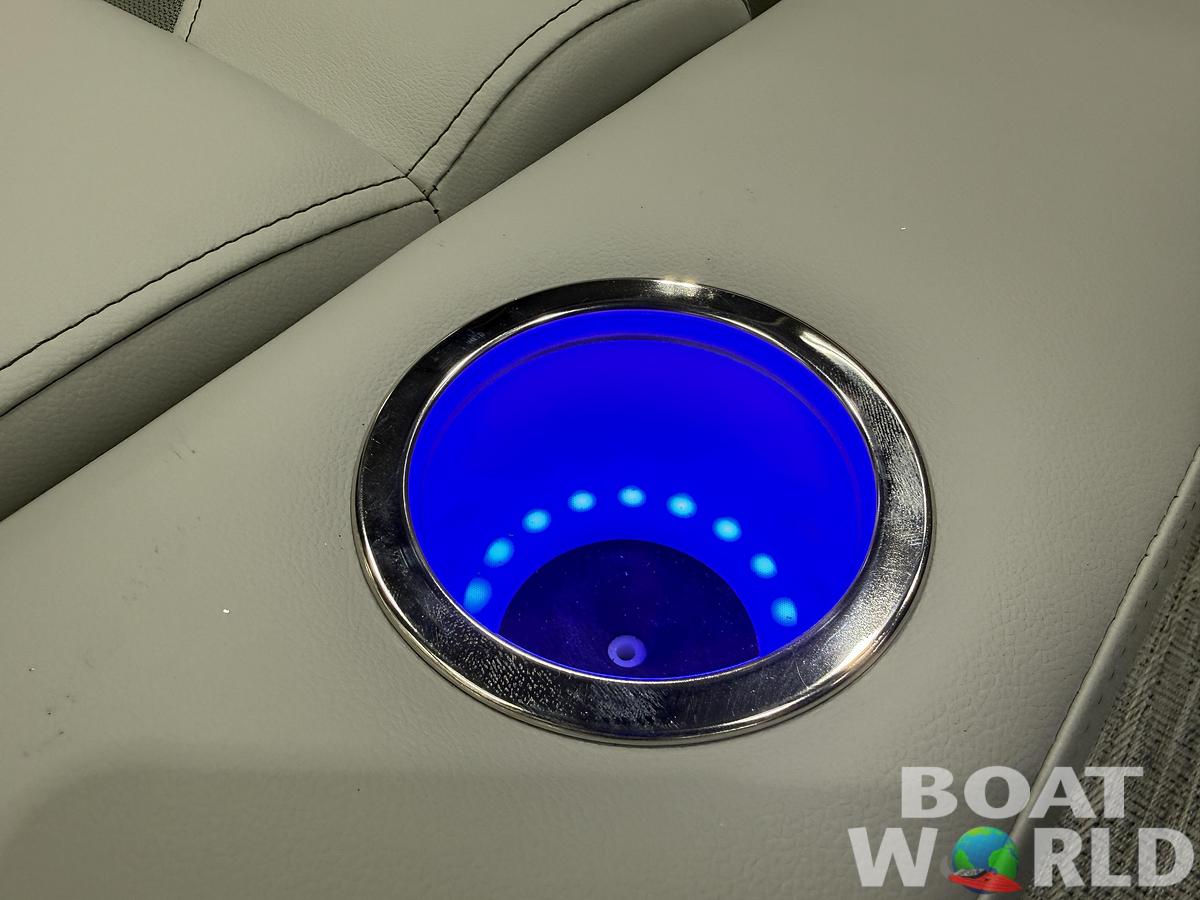 2026 Bentley Pontoons Legacy 223 Swingback Tritoon 