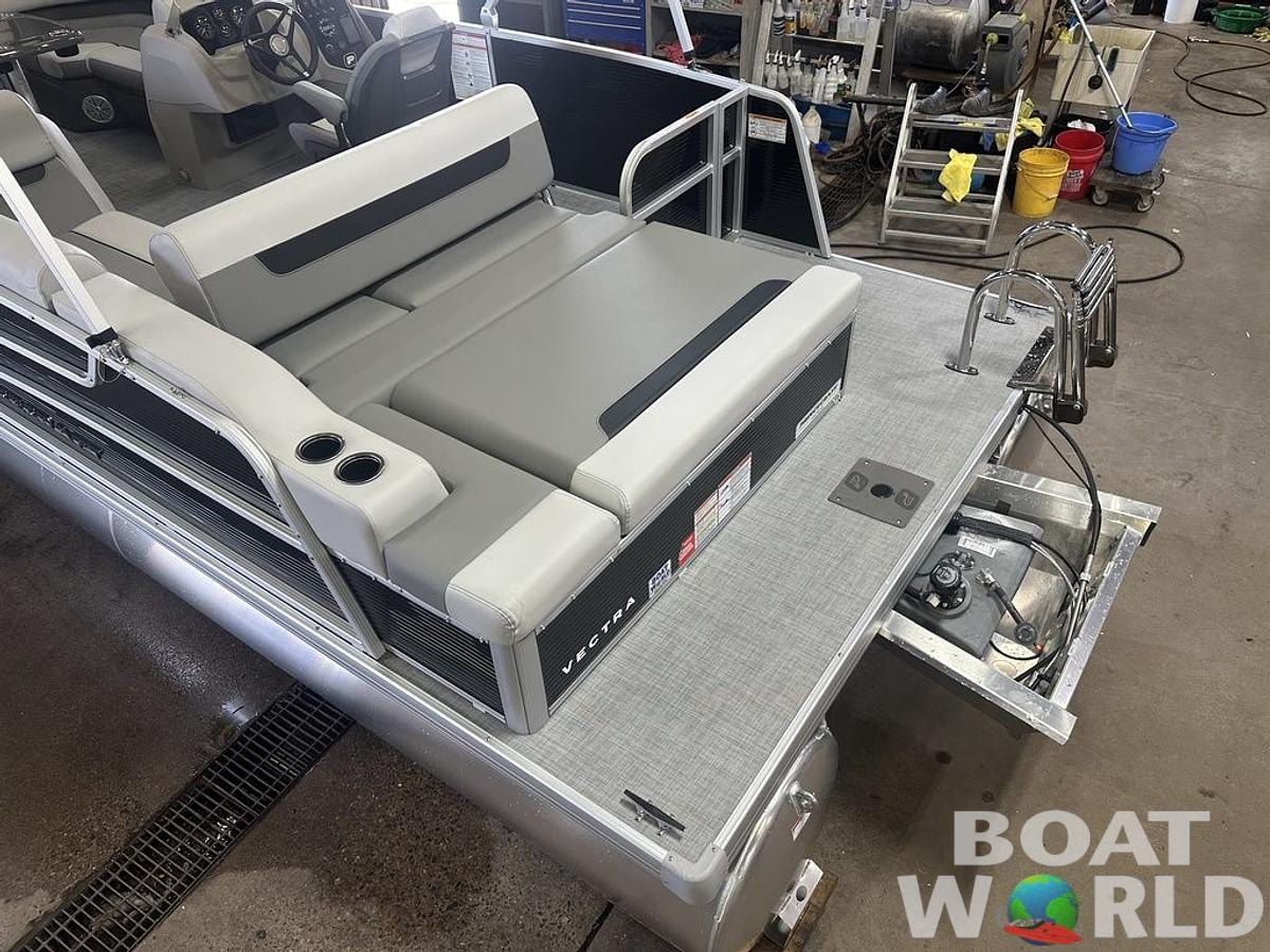 2025 Princecraft Vectra 21 RL Lounge Swingback & Mercury 4-Stroke EFI