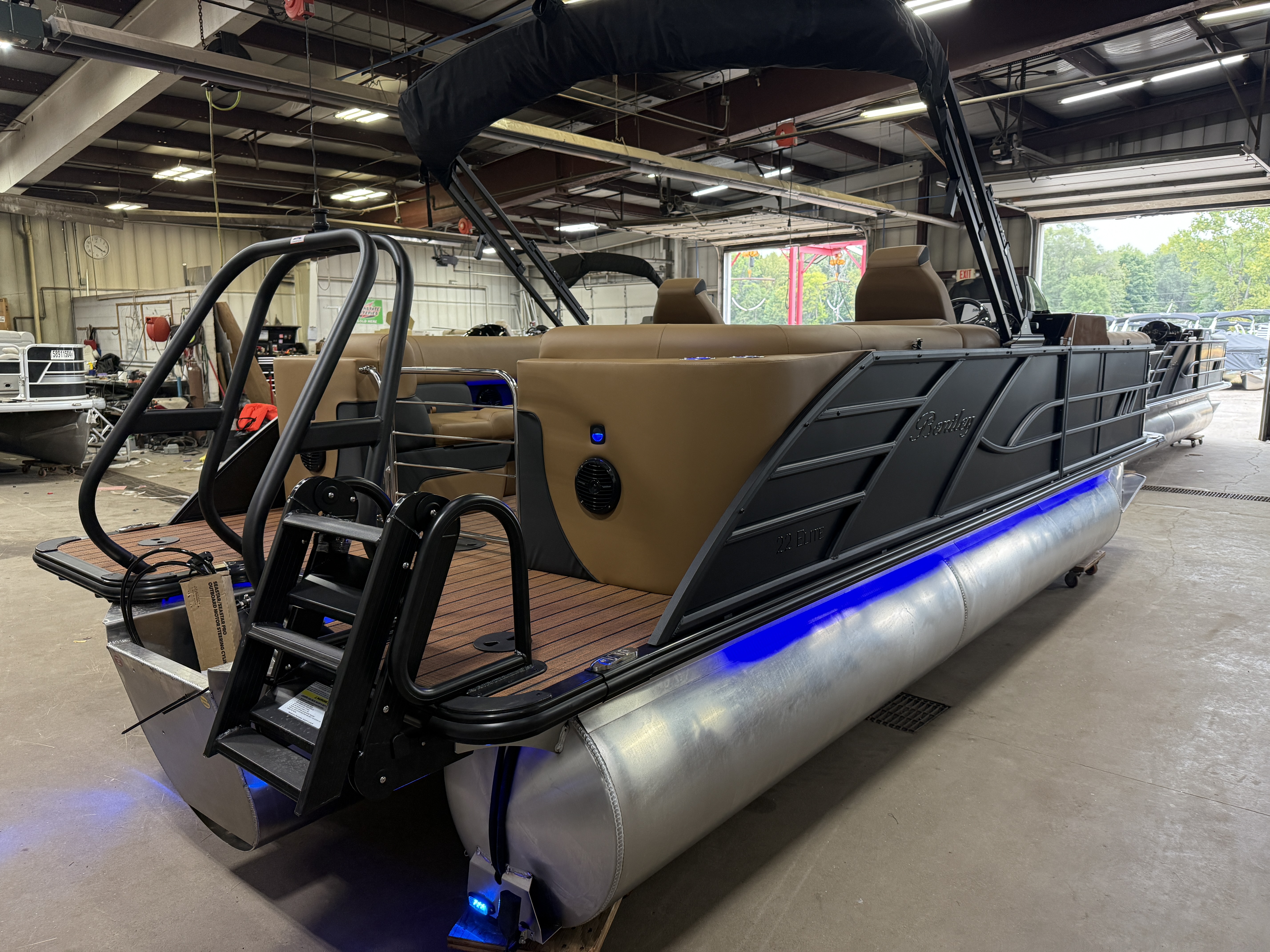 2026 Bentley Pontoons Elite 223 Admiral Quad Lounge Tritoon