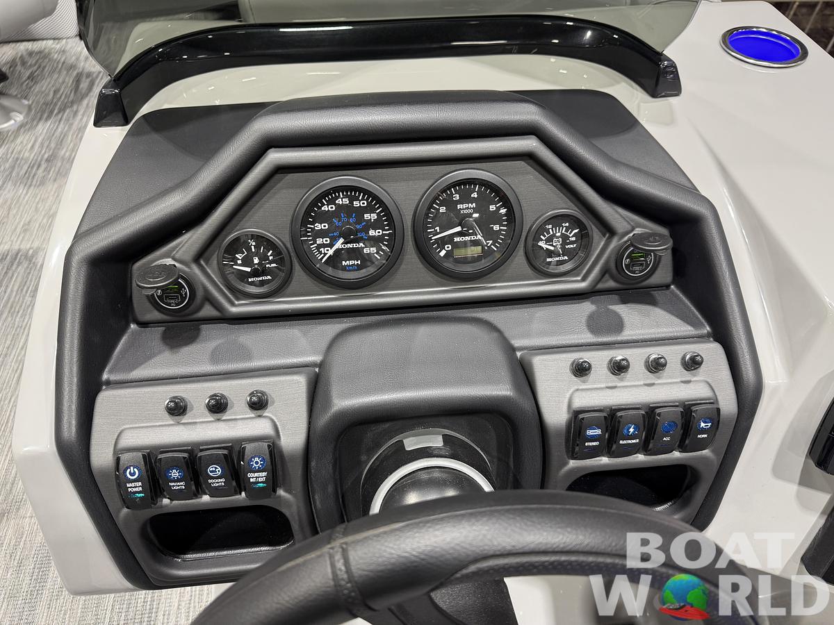 2026 Bentley Pontoons Legacy 220 Navigator DL Quad Lounge