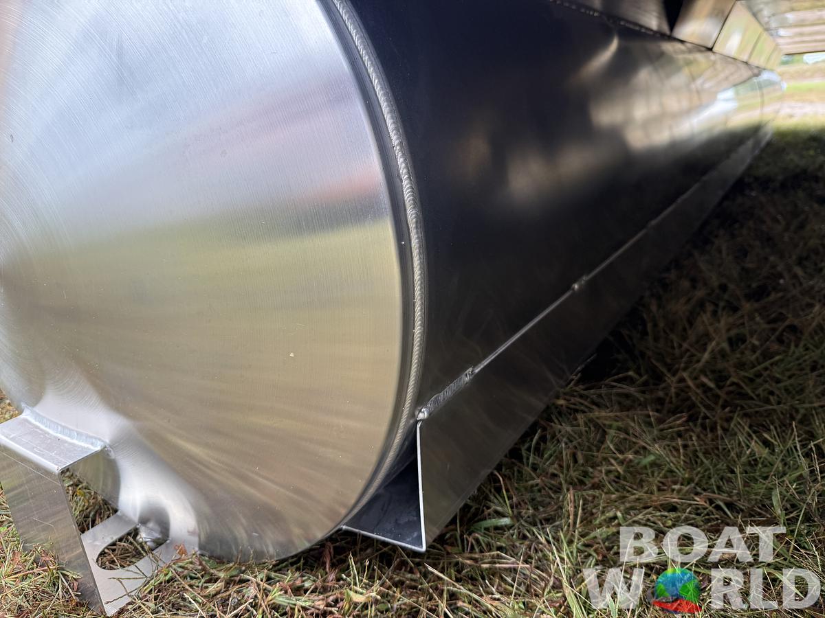 2026 Montego Bay 8522 Quad Lounge Tritoon 