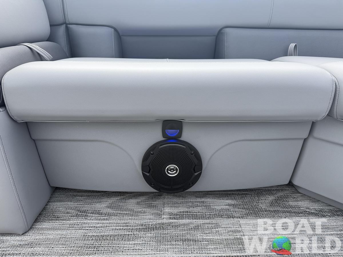 2026 Bentley Pontoons Legacy 223 QSB Swingback Tritoon 