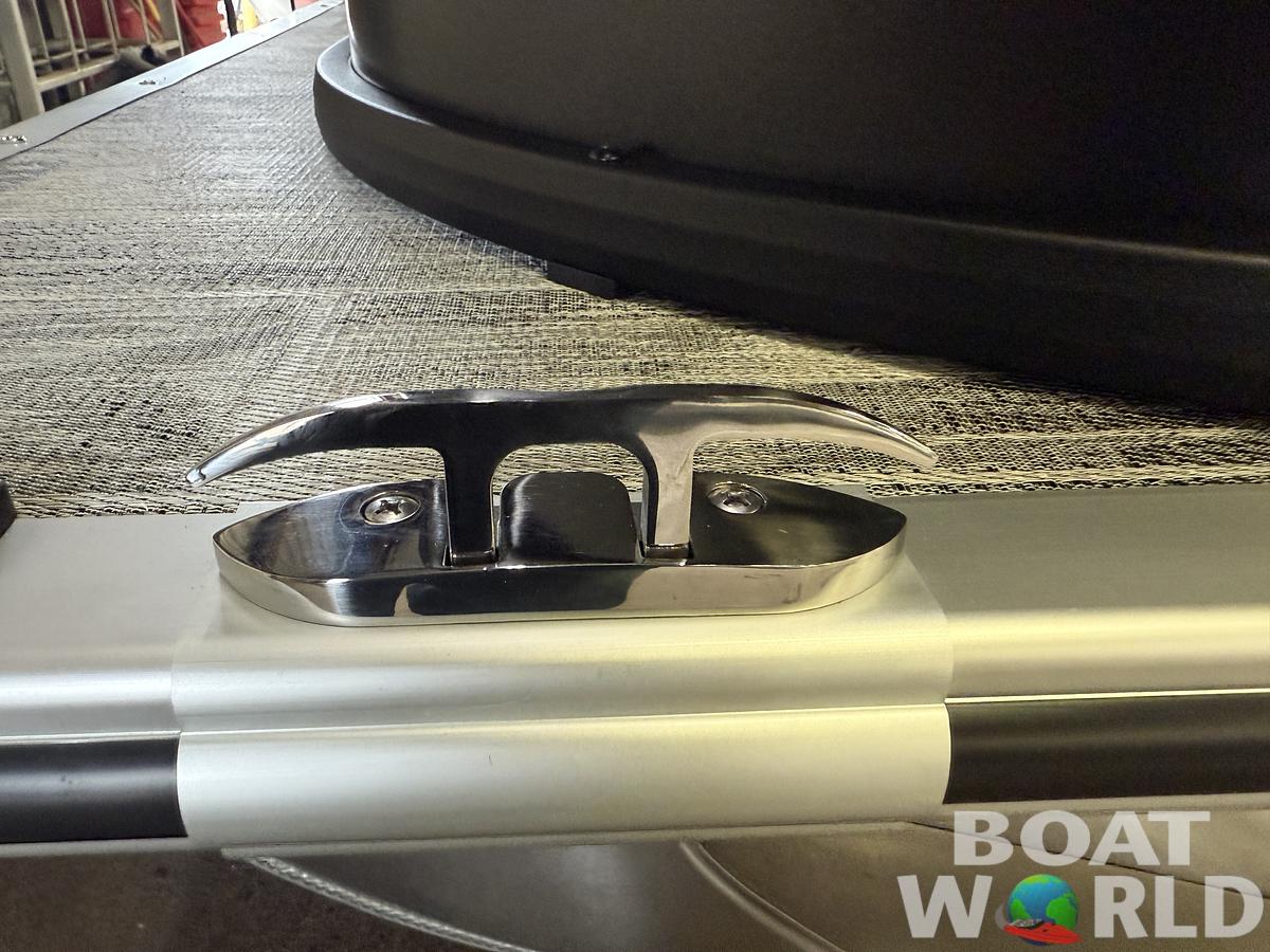 2026 Bentley Pontoons Legacy 220 Navigator DL Quad Lounge