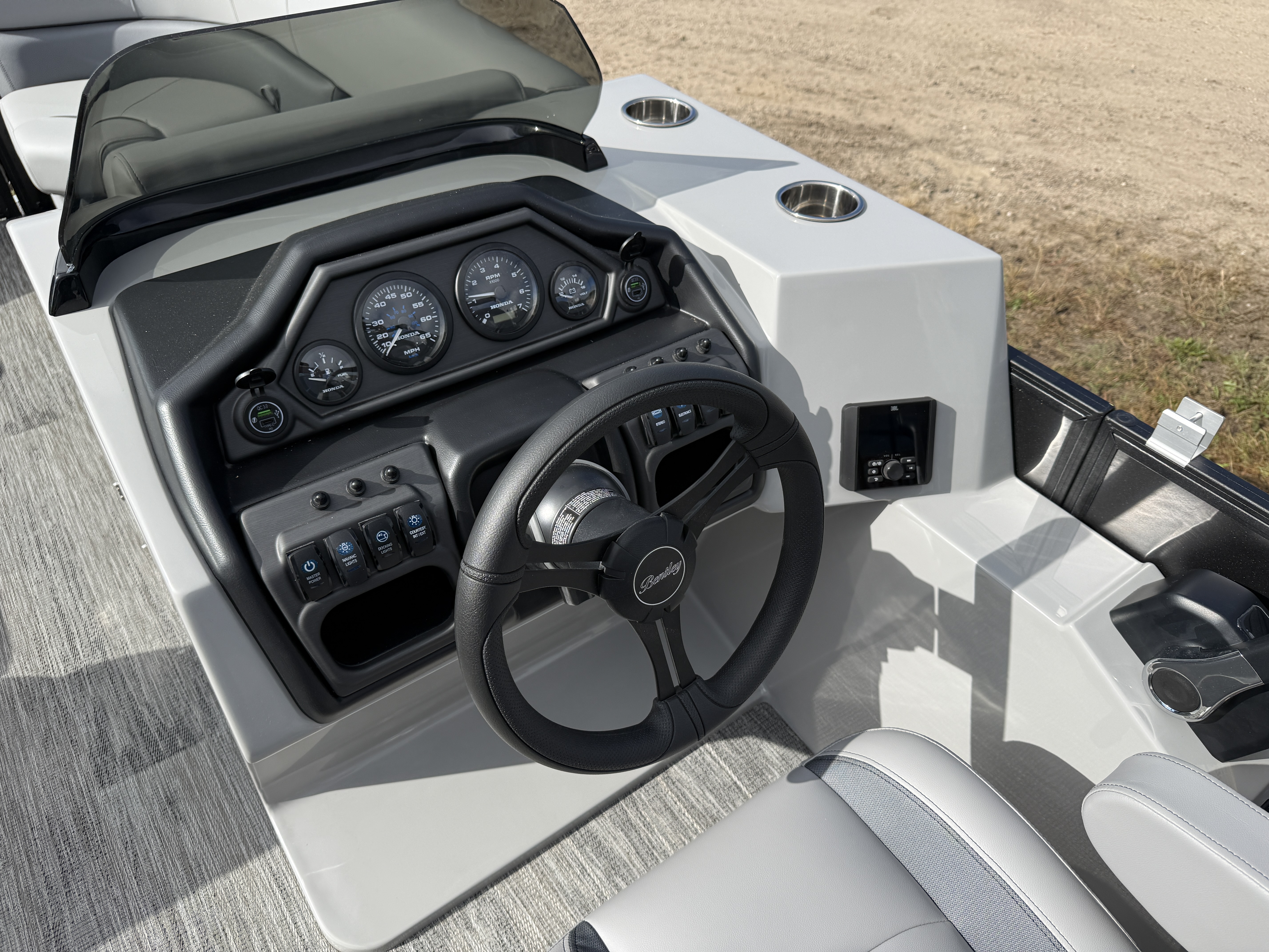 2026 Bentley Pontoons Legacy 220 Swingback 