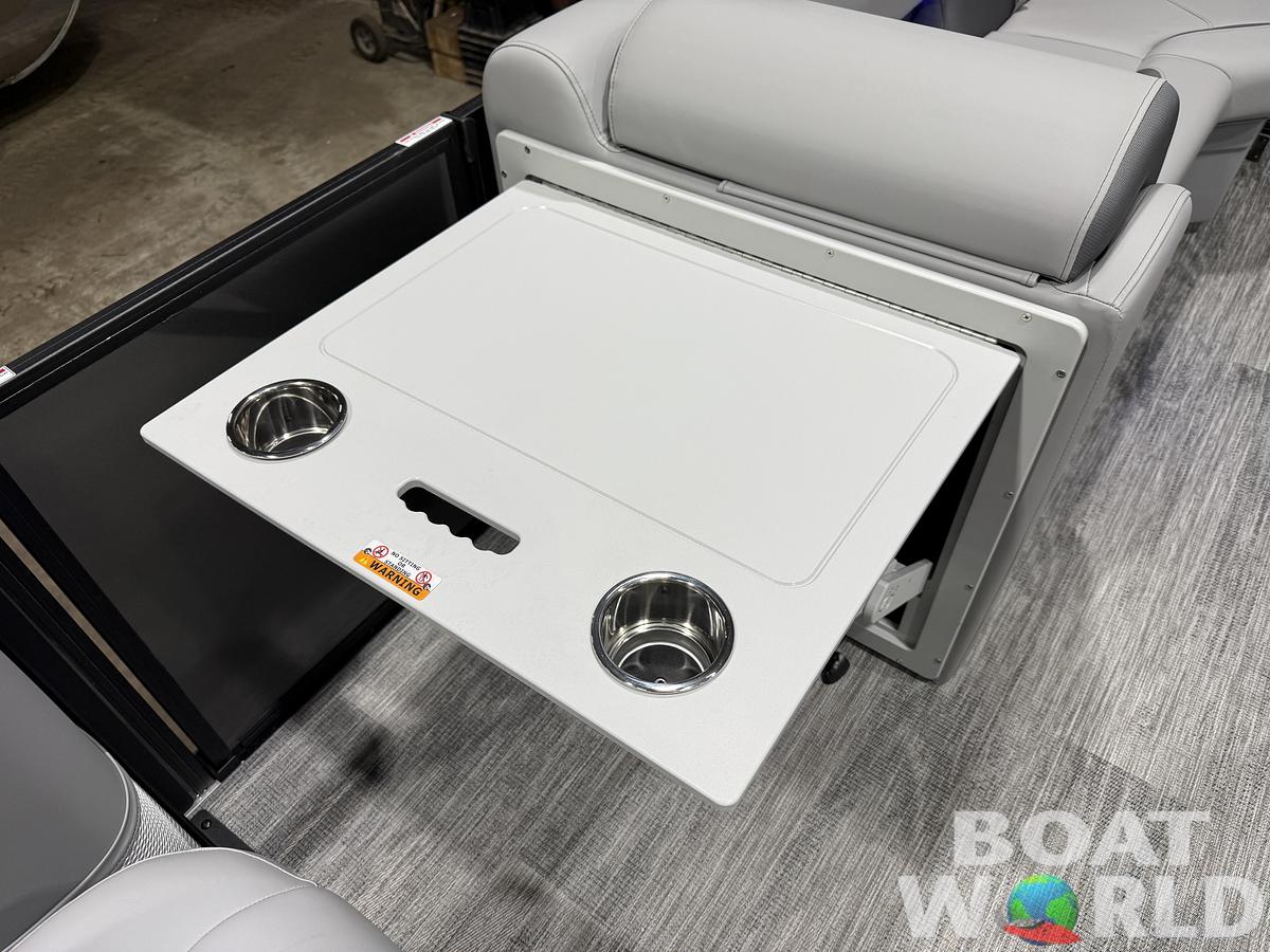 2026 Bentley Pontoons Legacy 220 Swingback 