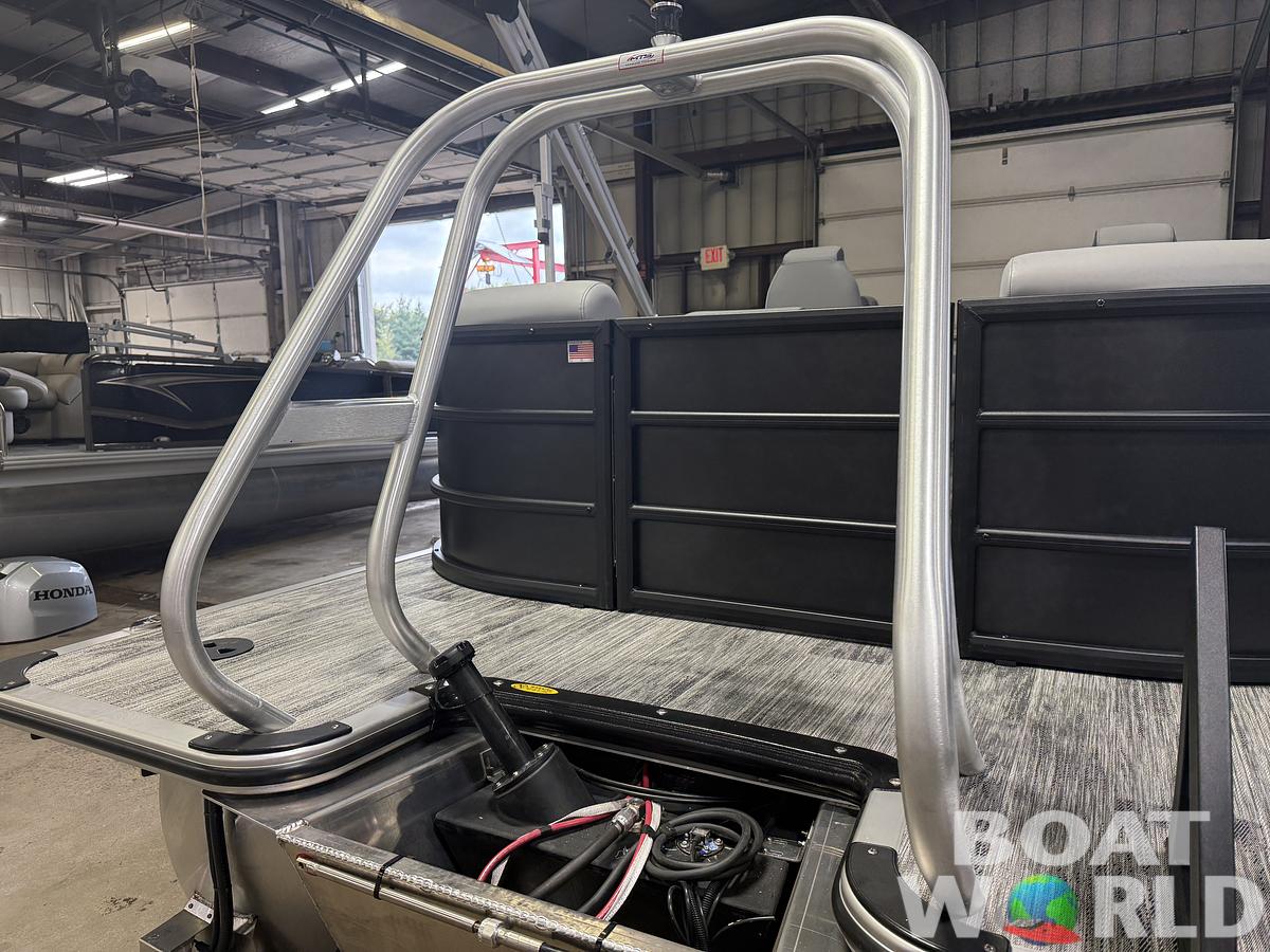 2026 Bentley Pontoons Legacy 220 Navigator DL Quad Lounge