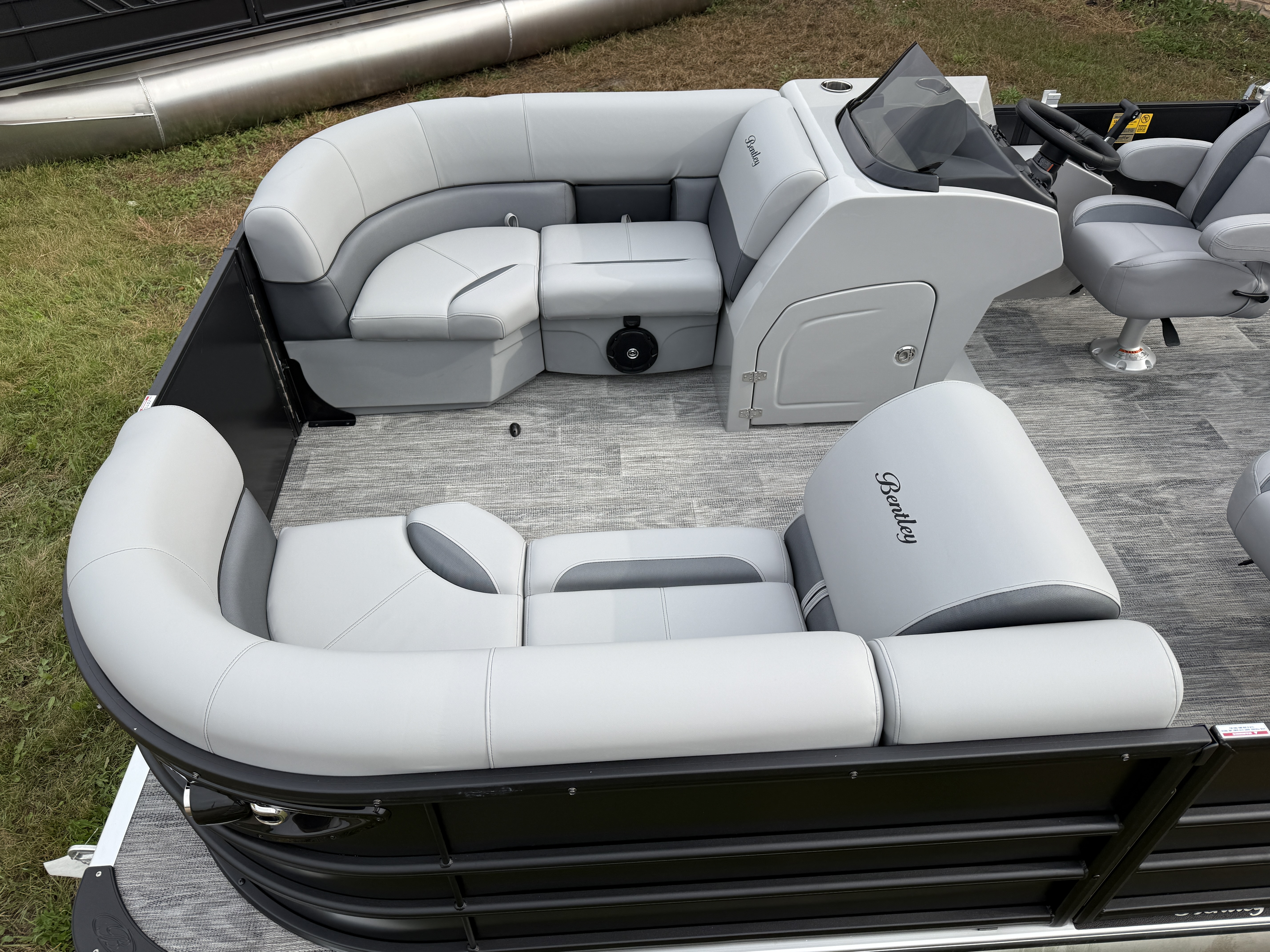 2025 Bentley Pontoons Legacy 200 Swingback