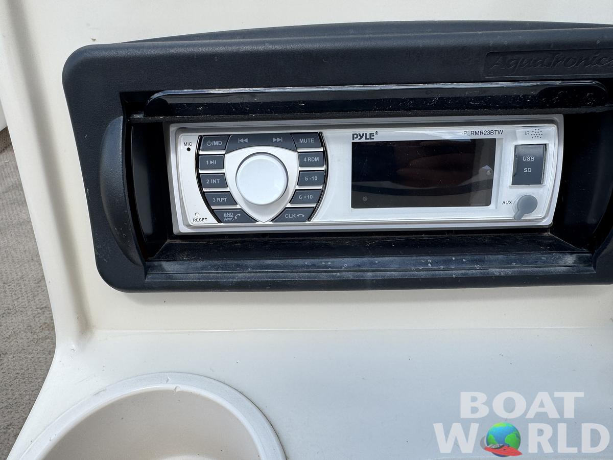 Used 2004 Sweetwater 2222 DF Pontoon WITH SEA LEGS