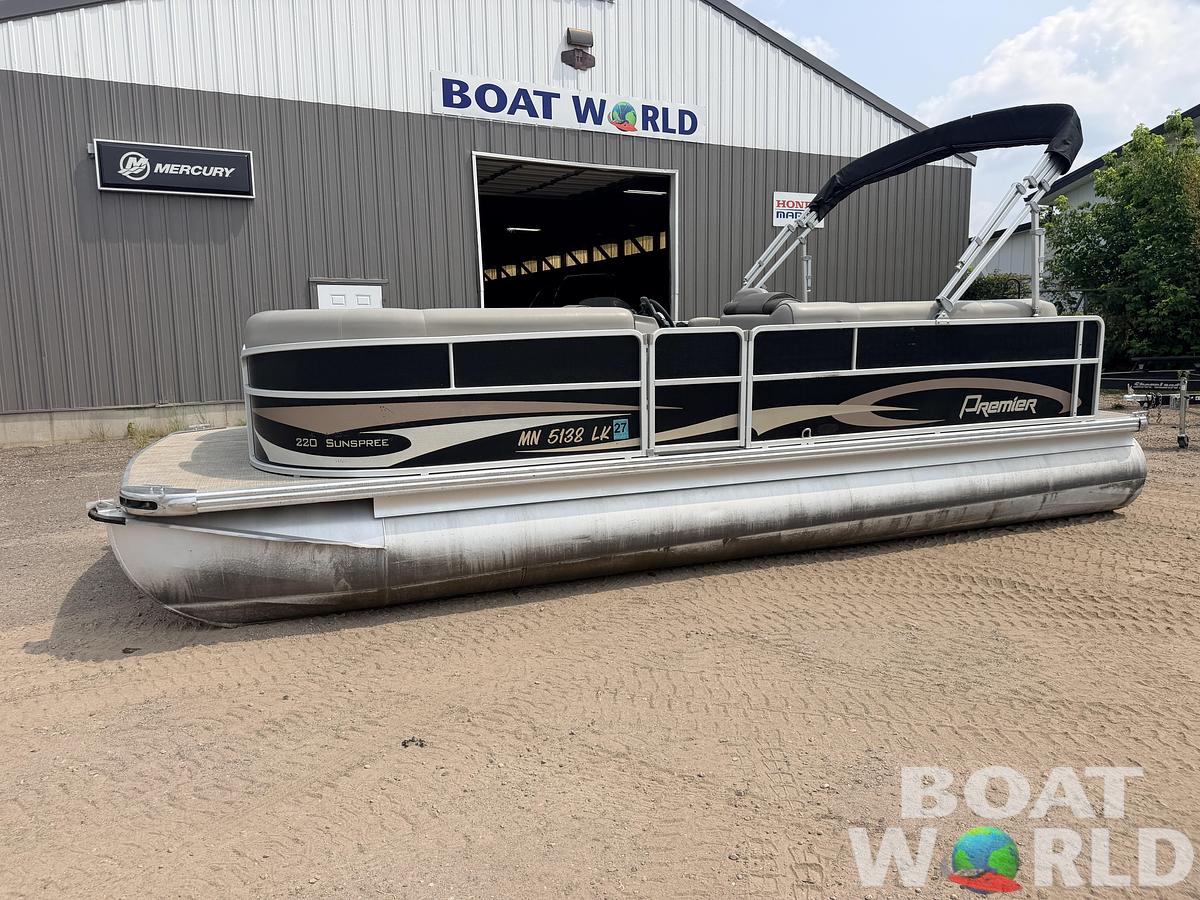 Used 2016 Premier 220 SunSpree & 50HP Honda 4Stroke -$24,995